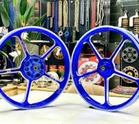 Những món đồ chơi xe máy được nhiều anh em biker săn đón