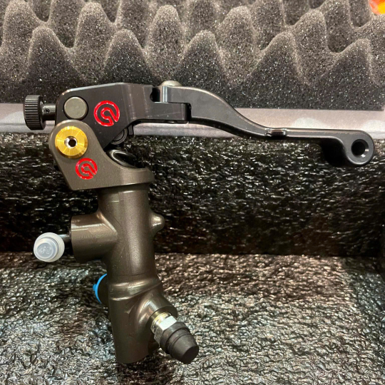 Lẫy Brembo trên xe đua GP