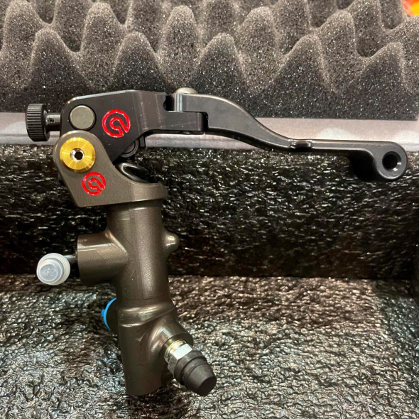 Lẫy Brembo trên xe đua GP